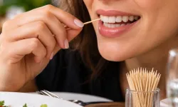 Çoğu Kişi Yemekten Sonra Yapıyor: Diş Etlerine Zarar Verebilir