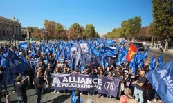 Fransa'nın Başkenti Paris'te Polislerden Büyük Protesto: Çalışma Koşulları ve Bütçe İsyanı