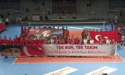 İzmir’in Kurtuluşunun 104. Yılında Voleybolun Devleri Dostluk Maçında Buluştu