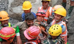 Nepal’de Mucize Kurtuluş! Tünelde Mahsur Kalan 2 İşçi 9 Gün Sonra Sağ Çıkarıldı