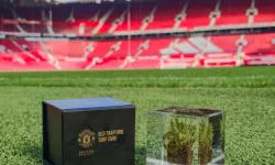 Manchester United Old Trafford’un Çimlerini Satışa Çıkardı!