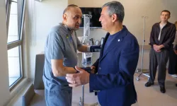 Özgür Özel, Bıçaklı Saldırıya Uğrayan Milletvekili Melih Meriç’i Ziyaret Etti