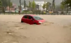 Sakarya’da Sağanak: Heyelan Dere Yatağını Kapattı, Sokaklar Göle Döndü
