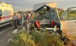 Şanlıurfa'da Minibüs Tahliye Kanalına Düştü: 15 Yaralı