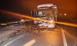 Konya'da Kamyon İle Otomobil Kafa Kafaya Çarpıştı: 1 Ölü 1 Yaralı