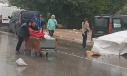 Antalya'da Ani Fırtına Semt Pazarını Yere Serdi