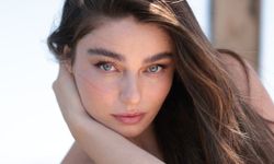 Ayça Ayşin Turan Yeni Yaşını Set Ekibiyle Kutladı