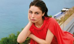 Ayça Ayşin Turan Yeni Yaşını Set Ekibiyle Kutladı