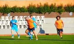 Başakşehir ile Zenit Veteranlar Dostluk Maçı Yaptı