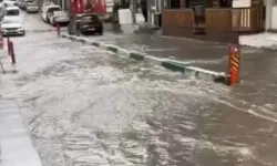 Bursa’da Sağanak Yağış Sonrası Pazar Yerleri ve Sokaklar Göle Döndü