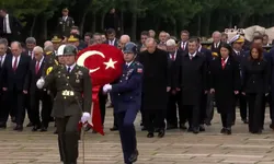 Cumhurbaşkanı Erdoğan Ve Devlet Erkanı Ata'nın Huzurunda