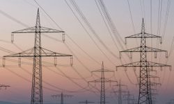 Elektrik Şebekelerine Dev Yatırım: 100 Milyar Dolarlık Plan Açıklandı
