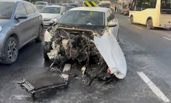 Arızalı Trafik Lambası Kazaya Davetiye Çıkardı: İki Otomobil Çarpıştı Dört Yaralı Var
