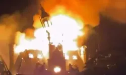 Fransa'da Protestocular Tarihi Limoges Belediyesi Binasını Ateşe Verdi