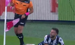 Eski Fenerbahçeli Diego Rossi Yardımcı Hakeme Takılarak Yere Düştü