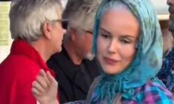 Necla Uygur'un Cenazesinde İpek Tanrıyar'ın Göğüs Dekoltesi Dikkat Çekti