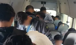 İzmir'de Durdurulan Araçtan 34 Düzensiz Göçmen Çıktı