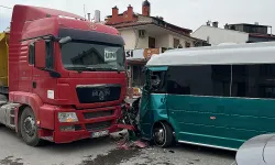 Konya'da Hafriyat Kamyonu İle Minibüs Çarpıştı: 10 Yaralı