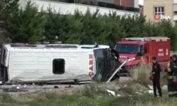 Konya'da Servis Minibüsü İle Otomobil Çarpıştı: 9 Yaralı