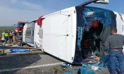 Manisa'da Otobüs ile Kamyon Çarpıştı! Çok Sayıda Ölü ve Yaralı Var