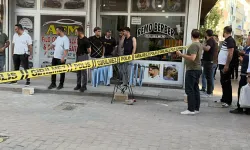 Mardin'in Kızıltepe ilçesi İpekyolu mevkiinde bir araçtan iş yerine silahlı saldırı düzenlendi.  Olayda ölen ya da yaral