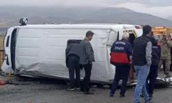 Hakkari'de Öğrenci Servisi Devrildi, Yaralılar Var