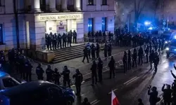 Polonya'da Gece Yarısı Yargı Krizi: Anayasa Mahkemesinde Operasyon Hareketliliği