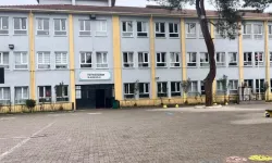Sakarya'da Okulda Kavgayı Ayıran Hizmetliye Öğrenci Yakınlarından Saldırı
