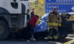 Sinop'ta Kamyonla Çarpışan Otomobilin Sürücüsü Hayatını Kaybetti