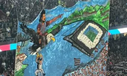 Trabzonspor Tribünlerinden Beşiktaş Maçında Salah Pankartı