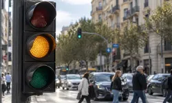 Yürürlüğe Girdi: Trafikte Sarı Işığın Kuralı Değişti