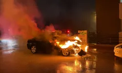 Eskişehir’de Sıra dışı Kaza: Yanan Aracını Sigara İçerek İzledi