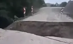 Gönen'de Yağış Sonrası Çöken Yol İçin Köylülerden Onarım Çağrısı