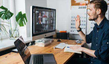 Evden Çalışanlar İçin Sağlık Uyarısı: Oturmak Ve Yürümek