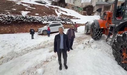 Yolu Kapanan Köydeki Şehit Ailesi İçin Ekipler Seferber Oldu
