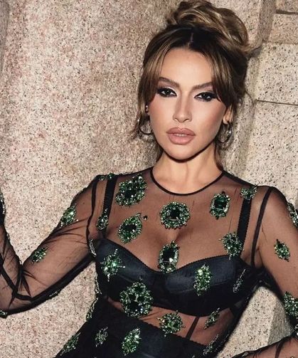 Hadise'ye Benzediğini İddia Eden Tesettürlü Kadın Gündem Oldu