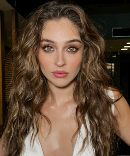 Cemre Baysel Işıltısıyla Büyülüyor: Zeynep Öğretmen Fırtınası!