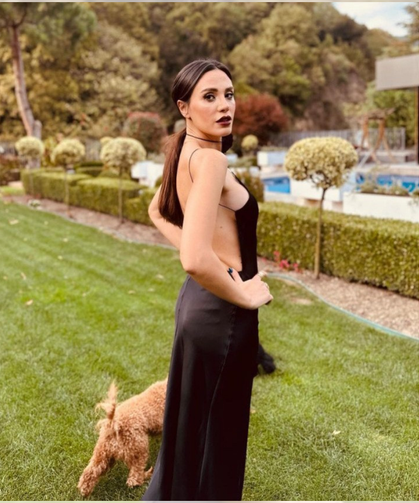 Şükran Ovalı’dan Olay Yaratan İtiraf: Lisede Arkadaşımın Boğazını Yırttım