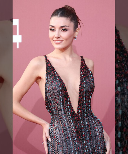 Hande Erçel Paris'i Sallamaya Hazırlanıyor