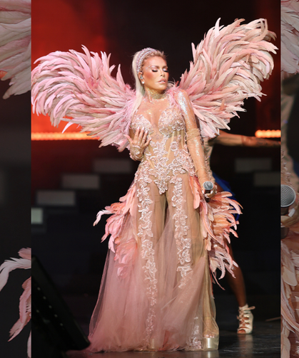 Ajda Pekkan Oran’da Sevenlerini Duygulandırdı
