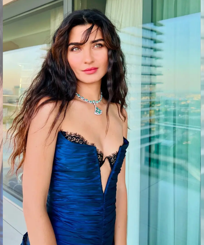 Tuba Büyüküstün'den Çarpıcı Enerji Ve Saç Yorumu