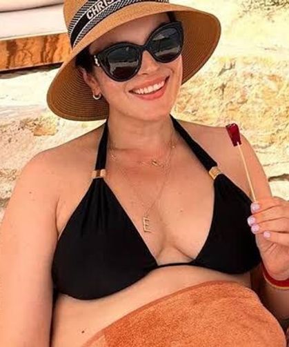 Ezgi Mola Gece Kulübünde Fena Dağıttı!