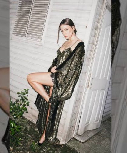Serenay Sarıkaya Bebek’te Kameralara Takıldı: Evlilik Sorusu Sorulunca Kahkahayı Bastı