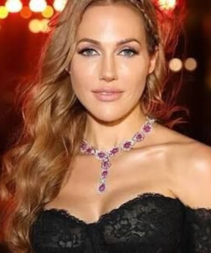 Meryem Uzerli'den Komşusuna "Muhteşem Yüzyıl" Baskını