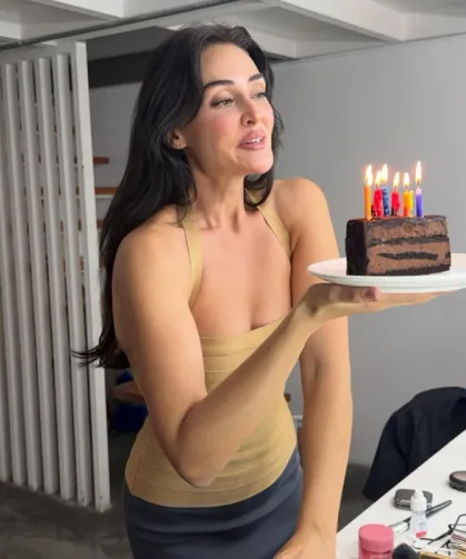 Esra Bilgiç'ten doğum günü pozu! Kendine hayran bıraktı