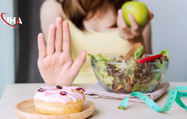 Gece Yarısı Şeker Avı: Beynimiz Neden Tatlı İstiyor