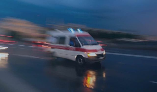 İzmir'de Otomobilinde Silahla Vurulmuş Halde Bulundu