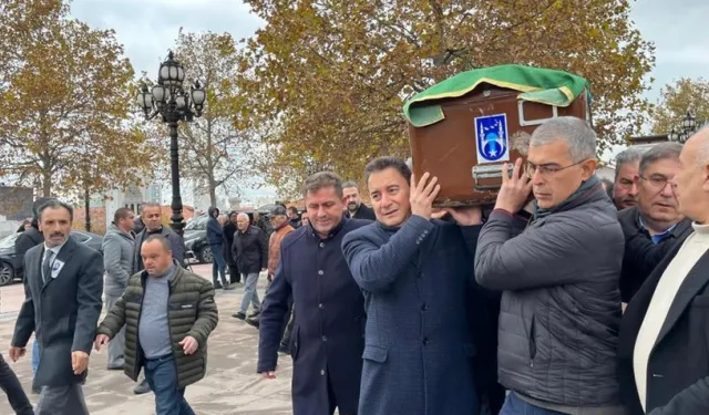 Ali Babacan'ın annesi Güner Babacan son yolculuğuna uğurlandı