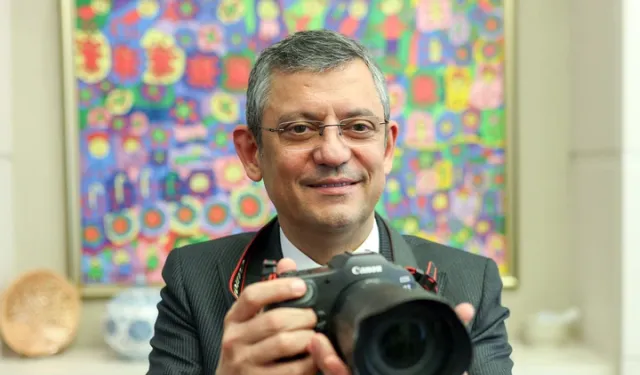 CHP lideri Özgür Özel TFMD Yönetim Kurulu'nun fotoğraflarını çekti