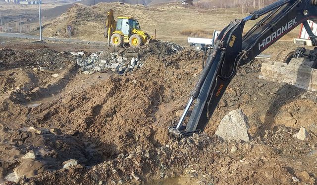 Hakkari’de kentin içme suyunu karşılayan şebeke patladı